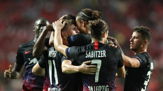Die Spieler von RB Leipzig feiern das 1:0 durch Timo Werner in Lissabon.