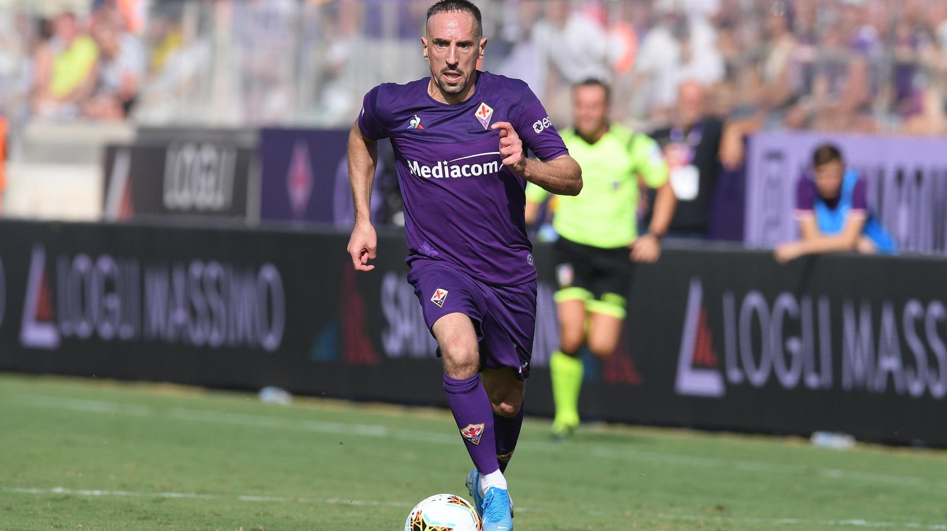 Bayern-Legende Ribéry am Ball für Florenz: Gosens sieht die Wechsel namhafter Spieler als gutes Zeichen für den Stellenwert der Serie A.