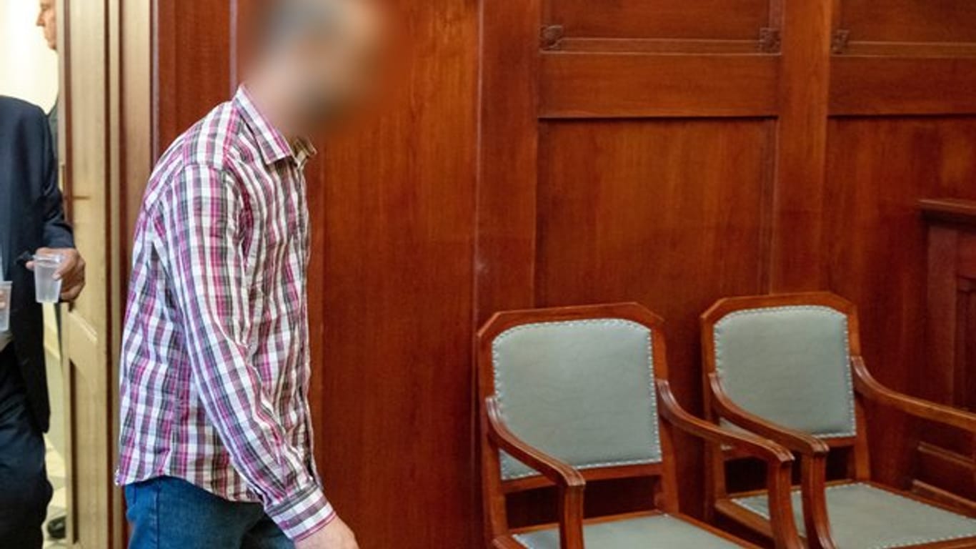Der wegen Mordes angeklagte Marokkaner zum Prozessbeginn im Landgericht Bayreuth.