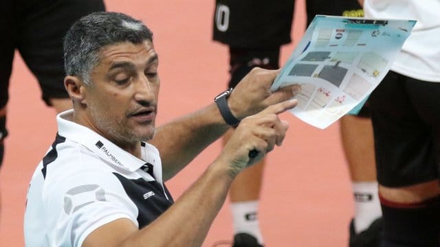 Will mit den deutschen Volleyballern den nächsten Sieg bei der EM holen: Trainer Andrea Giani. Will mit den deutschen Volleyballern den nächsten Sieg bei der EM holen: Trainer Andrea Giani.
