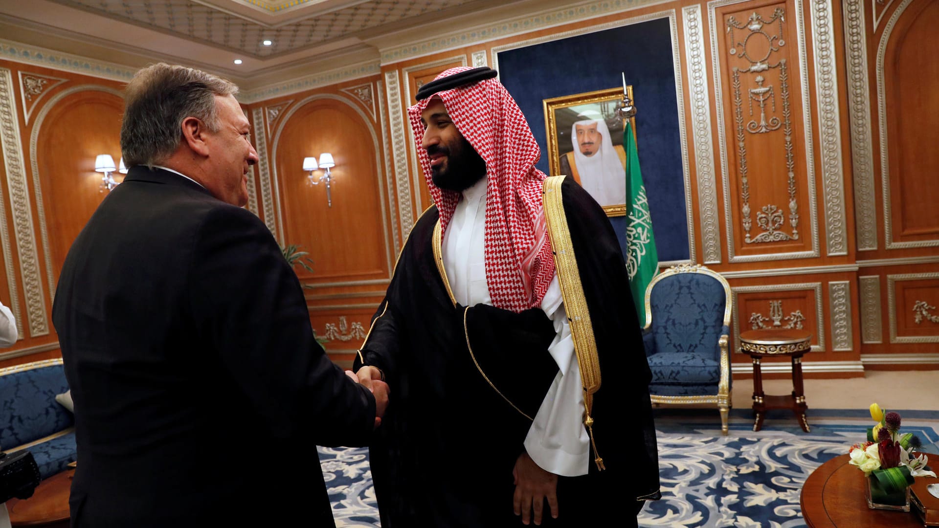 Mike Pompeo mit dem saudischen Kronprinz bin Salman (Archivbild): Der US-Außenminister reist heute zu Gesprächen nach Saudi-Arabien.