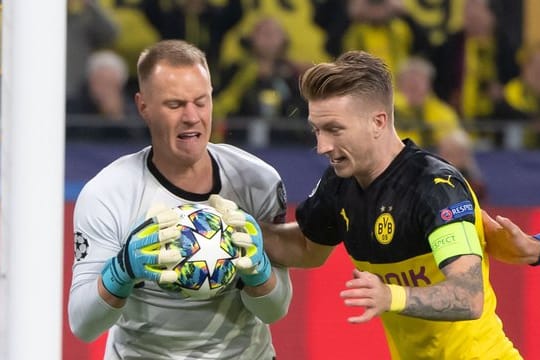 Dortmunds Marco Reus scheiterte auch beim Elfmeter an Barcelonas Torhüter Marc-André ter Stegen.