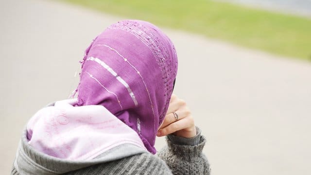Laut einer aktuellen Umfrage wurden in den vergangenen zwei Jahren 813 Fälle von Kinderehen gemeldet. Laut einer aktuellen Umfrage wurden in den vergangenen zwei Jahren 813 Fälle von Kinderehen gemeldet.