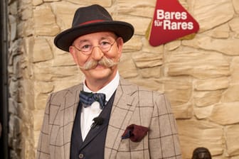 Moderator Horst Lichter: Bei der "Bares für Rares"-Sendung vom Dienstag kam es zu einem hitzigen Bieter-Wettstreit.