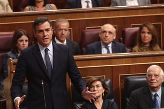 Pedro Sanchez (l.