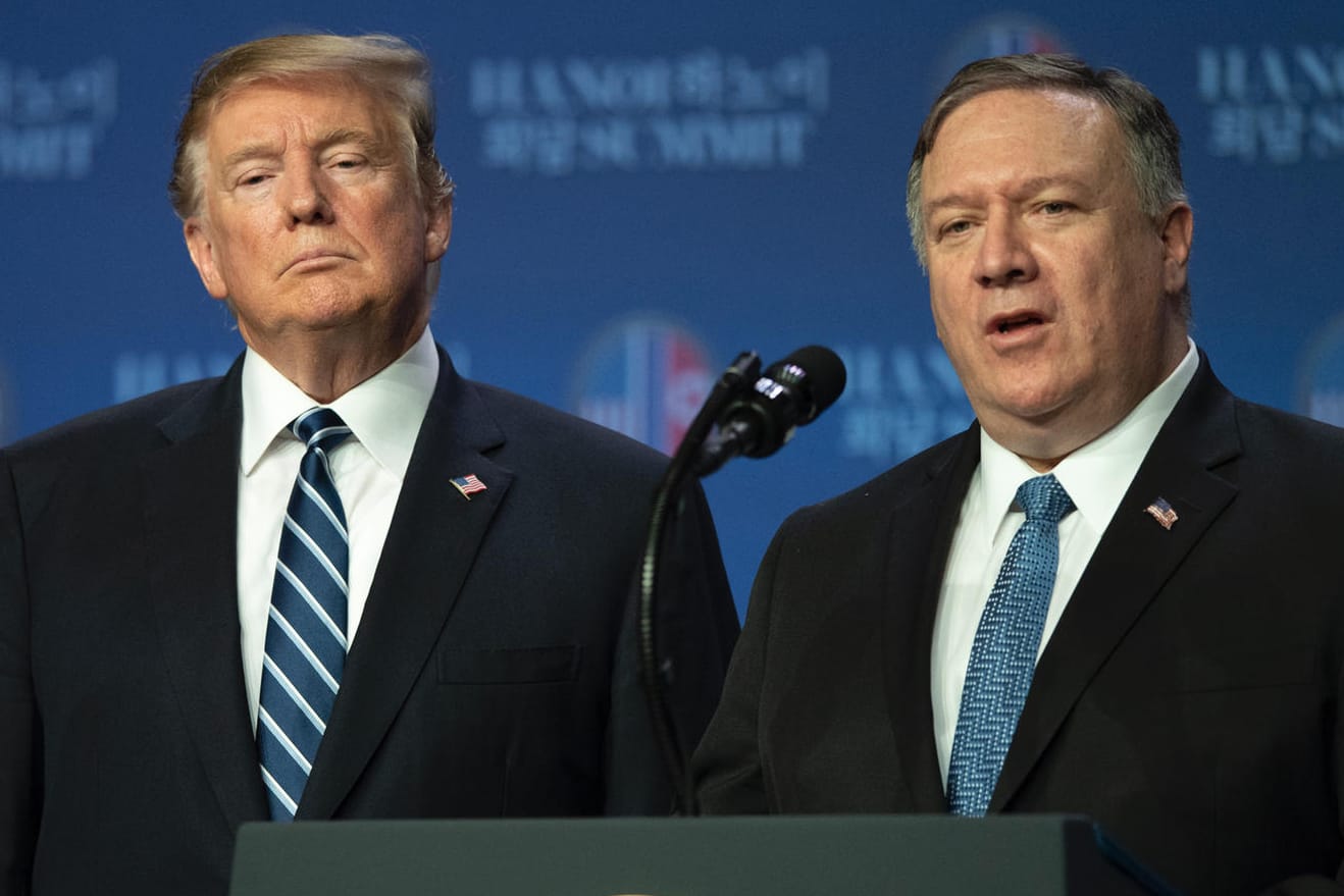 US-Präsident Donald Trump und sein Außenminister Mike Pompeo: Sie beschuldigen den Iran, hinter den Angriffen auf Ölanlagen in Saudi-Arabien zu stecken.