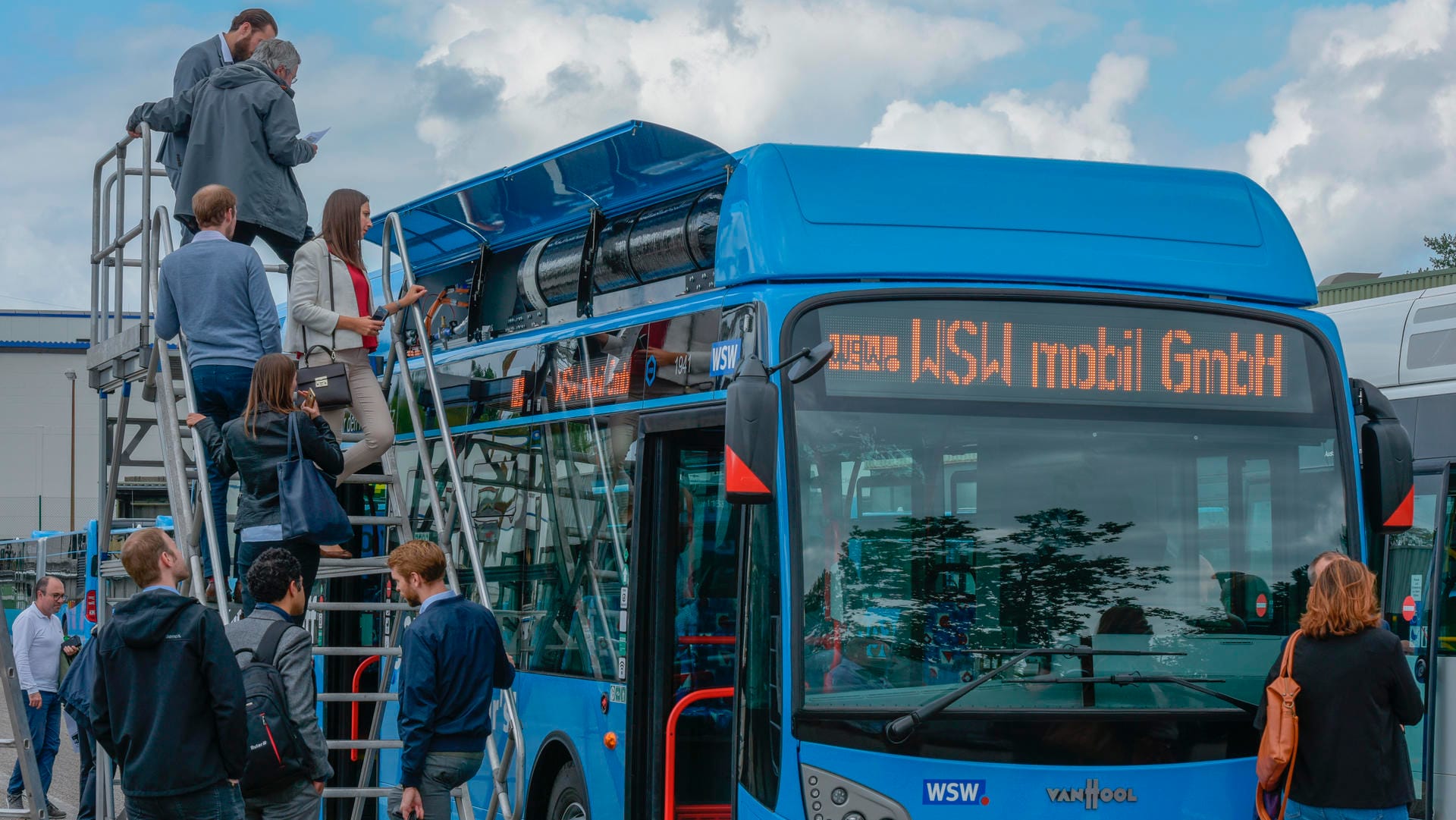 Ein Wasserstoff-Bus: Mit ihrer Idee, Wasserstoff aus Müll zu produzieren und damit Busse zu betreiben sind die WSW und AWG ausgezeichnet worden.