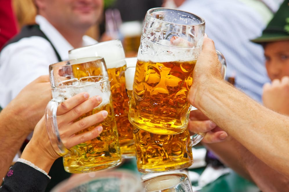 Bierkrüge auf dem Oktoberfest: Die Wiesn in München sind ein Milliardengeschäft.