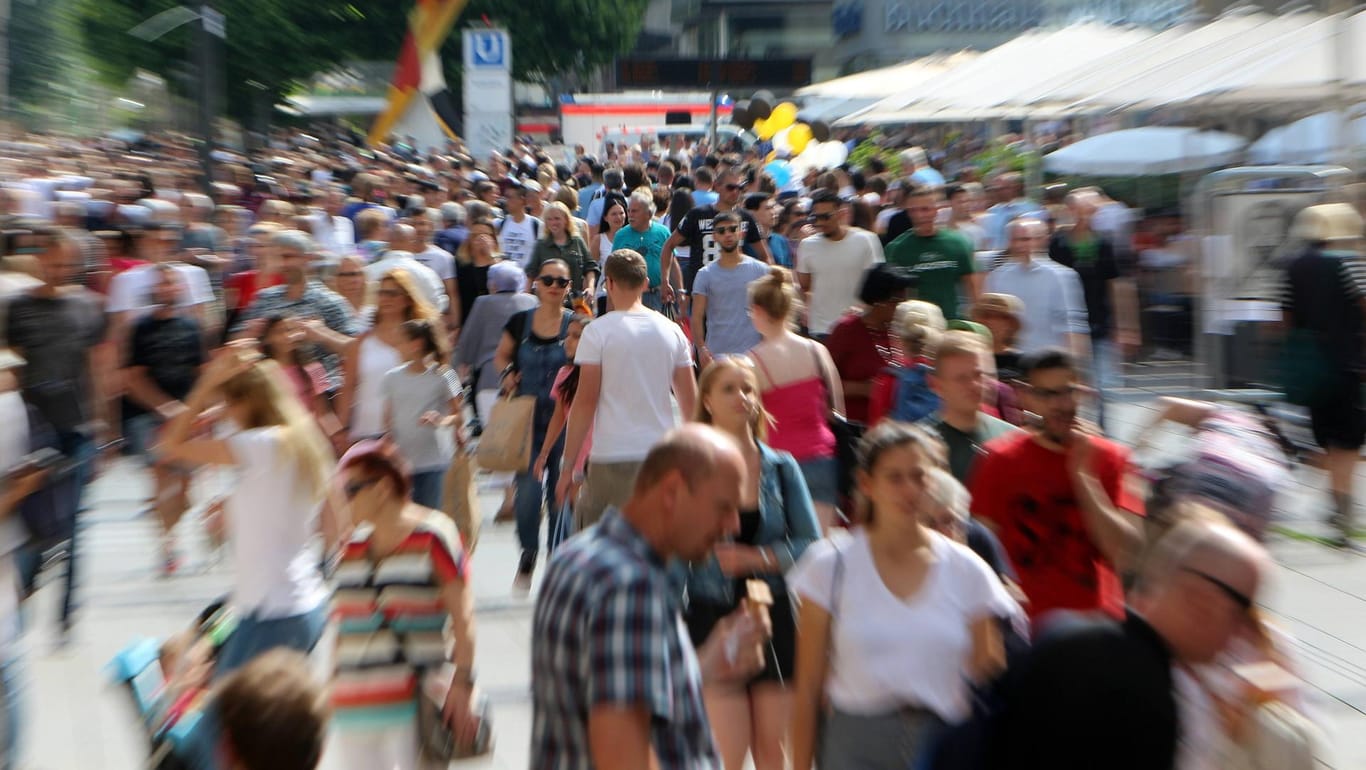 Menschen in der Königstraße in Stuttgart: Deutschland bleibt eines der beliebtesten Einwanderungsländer.