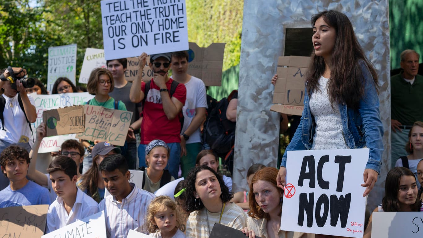 Streik fürs Klima: Jugendliche protestieren vor dem UN-Hauptquartier in New York für den Klimaschutz.