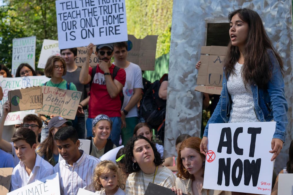 Streik fürs Klima: Jugendliche protestieren vor dem UN-Hauptquartier in New York für den Klimaschutz.