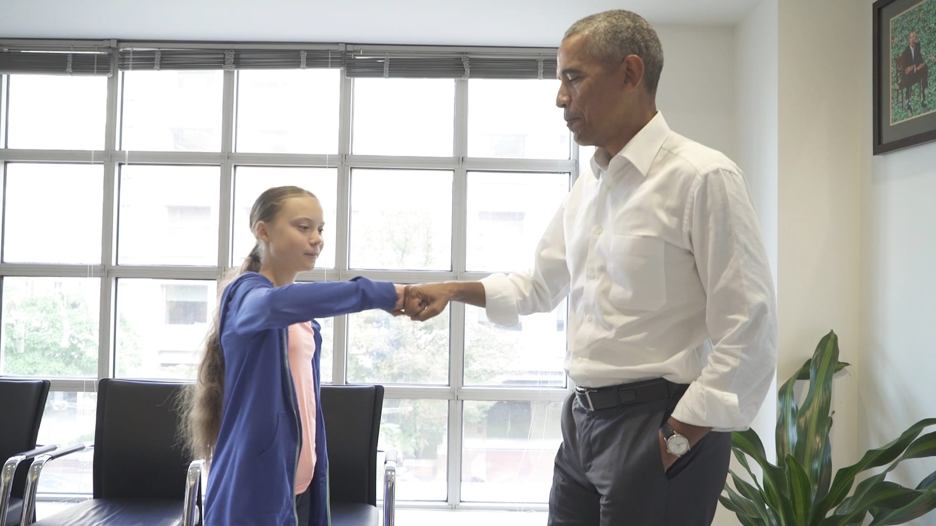 Thunberg mit Obama: Der Ex-Präsident schaffte es, Thunberg zum Fist Bump zu animieren.