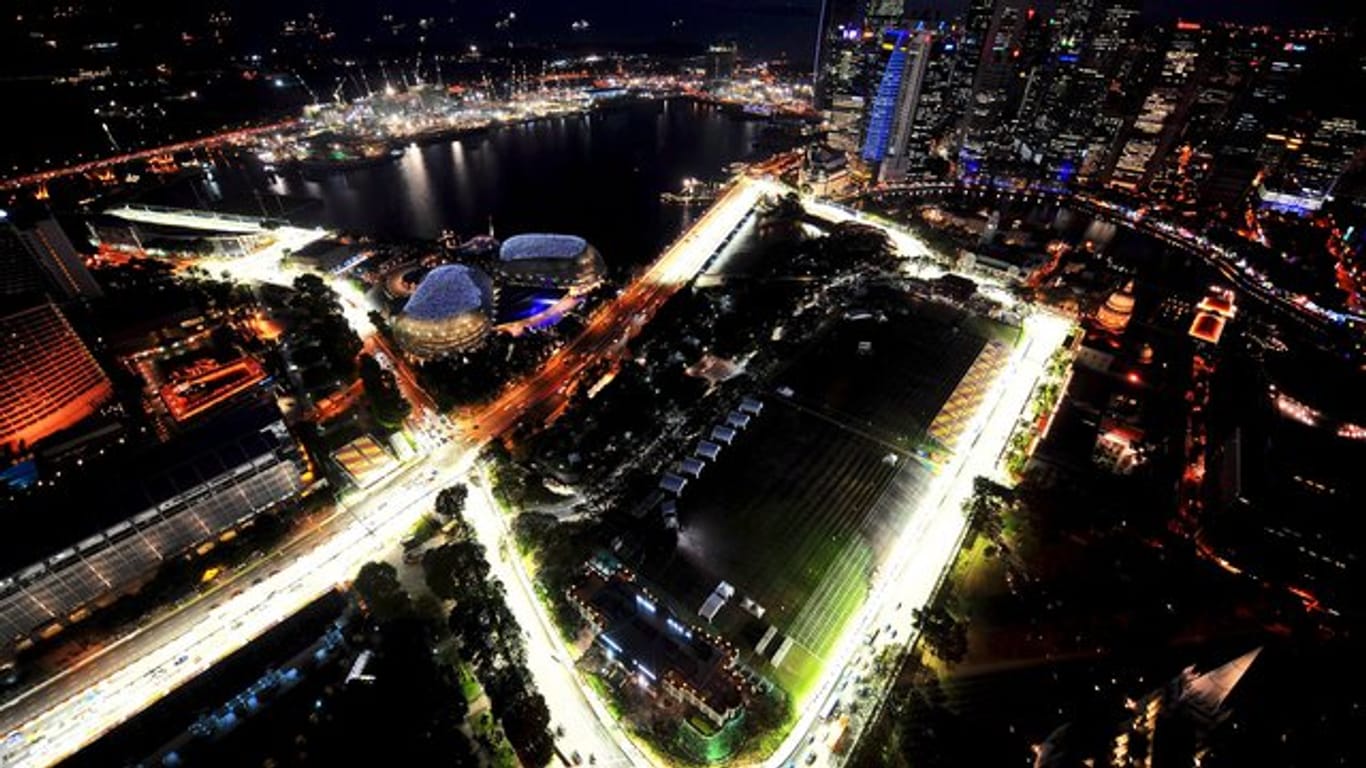 Der Große Preis von Singapur ist ein Flutlichtrennen: Die Erleuchtete Rennstrecke ist klar zu erkennen.