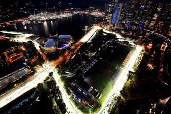 Der Große Preis von Singapur ist ein Flutlichtrennen: Die Erleuchtete Rennstrecke ist klar zu erkennen.