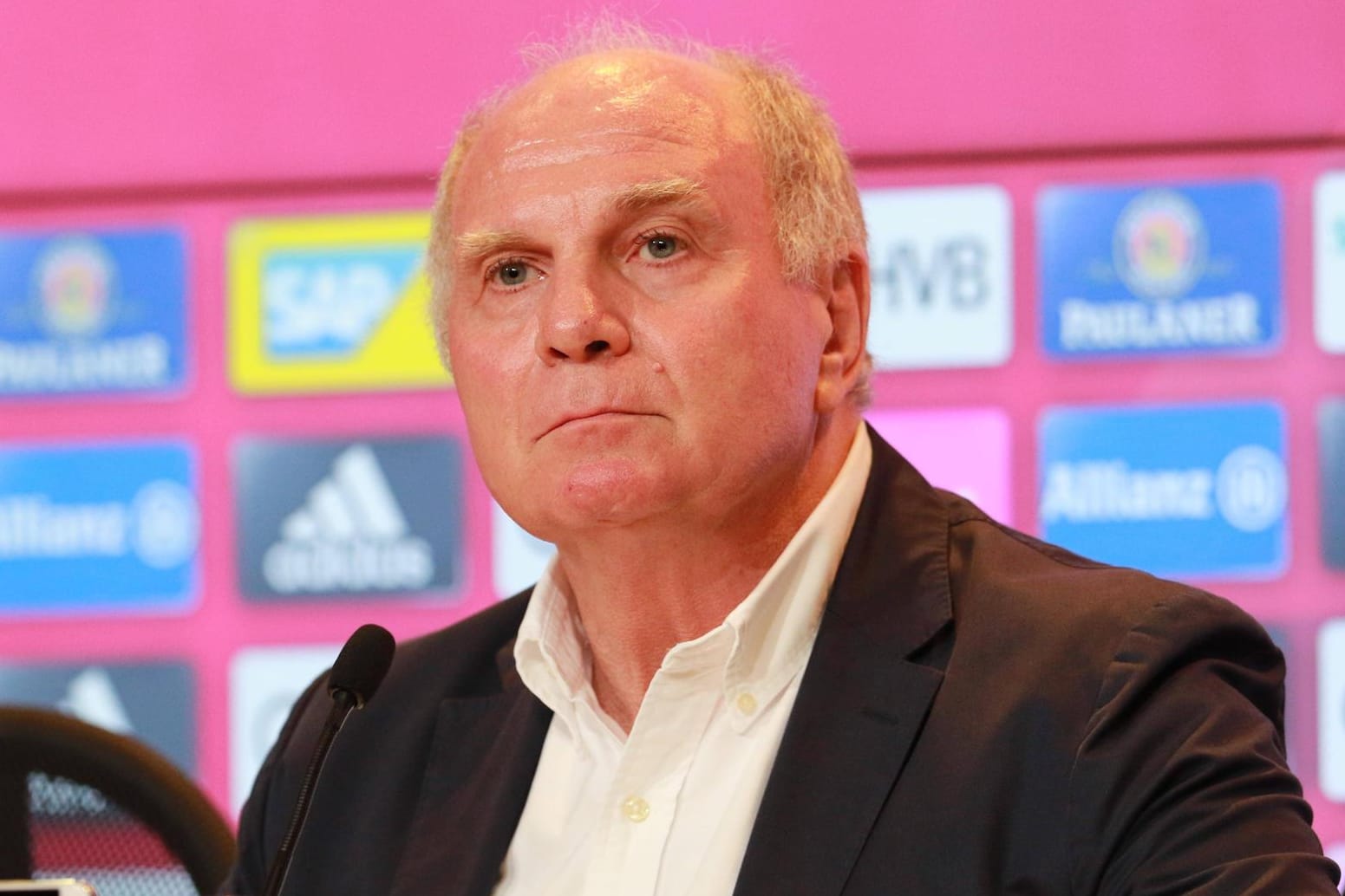 Uli Hoeneß: Die aktuelle Torwart-Debatte beim DFB schmeckt ihm nicht.