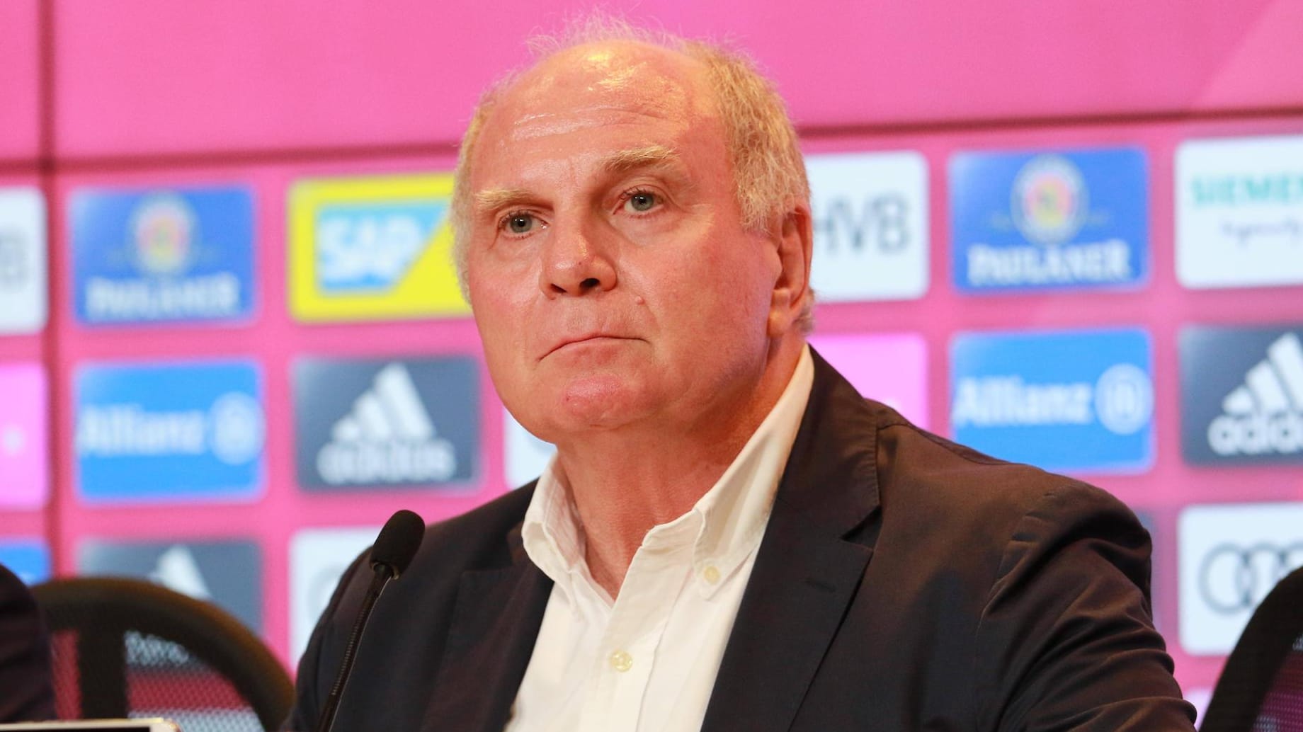 Uli Hoeneß: Die aktuelle Torwart-Debatte beim DFB schmeckt ihm nicht.