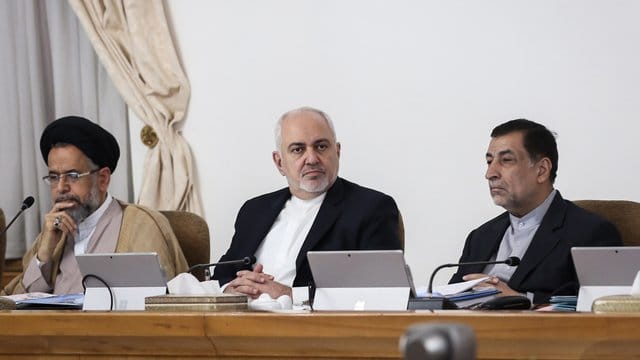 Irans Außenminister Mohammed Dschawad Sarif: "Würden nicht mit den Augen zwinkern, unser Land zu verteidigen. Irans Außenminister Mohammed Dschawad Sarif: "Würden nicht mit den Augen zwinkern, unser Land zu verteidigen.