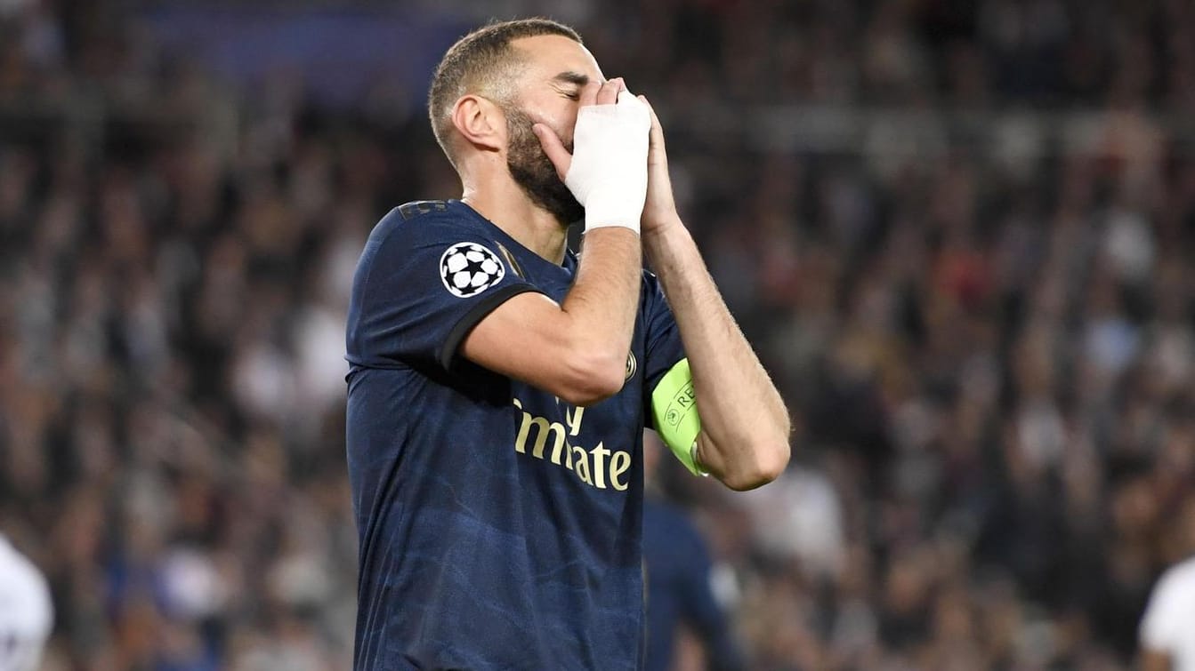 Karim Benzema verzweifelt: Ein Treffer des Franzosen wurde aberkannt, so blieb Real gegen Paris offiziell ohne Torschuss.