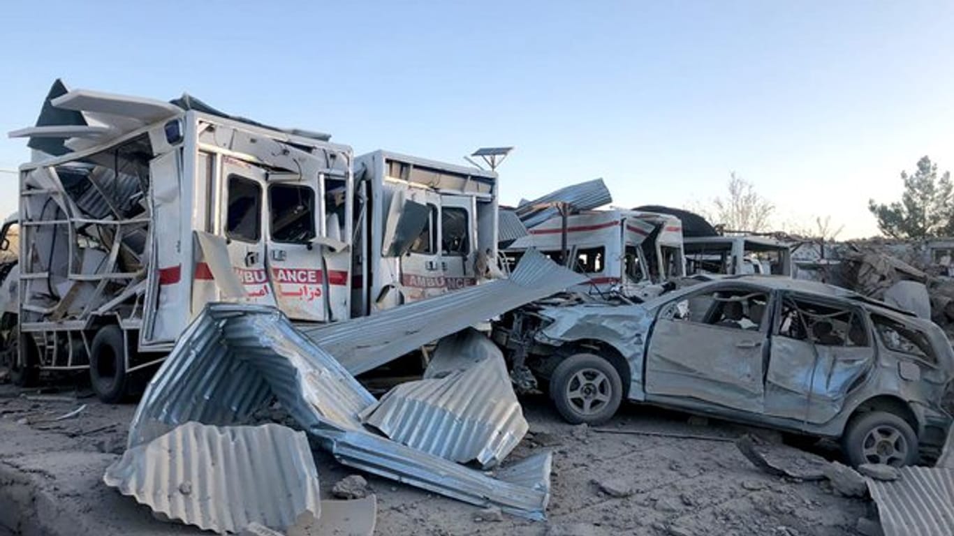 Bei einem Anschlag vor einem Krankenhaus in der Provinz Sabul sind mehrere Menschen getötet worden.