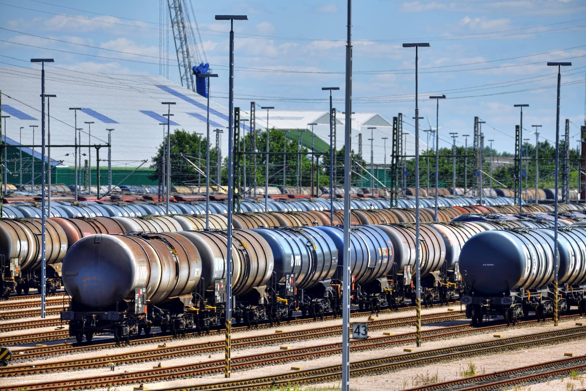 Güterzüge auf Gleisen: Im Hamburger Hafen sind zwei Güterzüge zusammengeprallt.