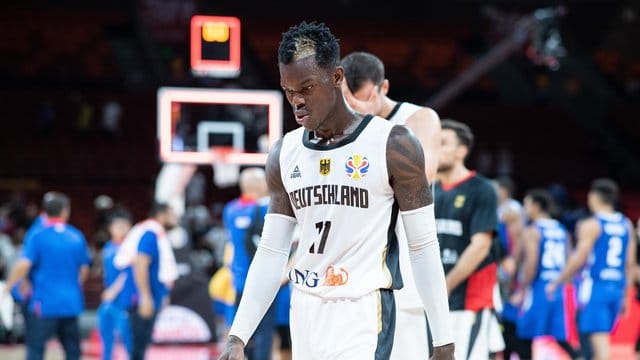 Die deutschen Basketballer um Dennis Schröder hatten bei der WM die Zwischenrunde verpasst. Die deutschen Basketballer um Dennis Schröder hatten bei der WM die Zwischenrunde verpasst.