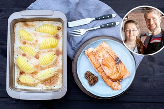 Zitronen-Lachs mit überbackenen Fächerkartoffeln: Der Fisch und die Beilage können parallel zubereitet werden.