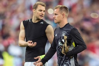 Manuel Neuer (l.) und Marc-André ter Stegen bei der EM 2016: Seit Jahren konkurrieren sie um den Platz im deutschen Tor.