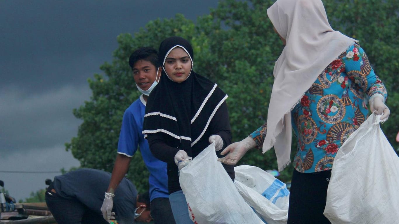 Müllsammler in Aceh, Indonesien: Die islamische Welt ist schon heute von Umweltproblemen betroffen.