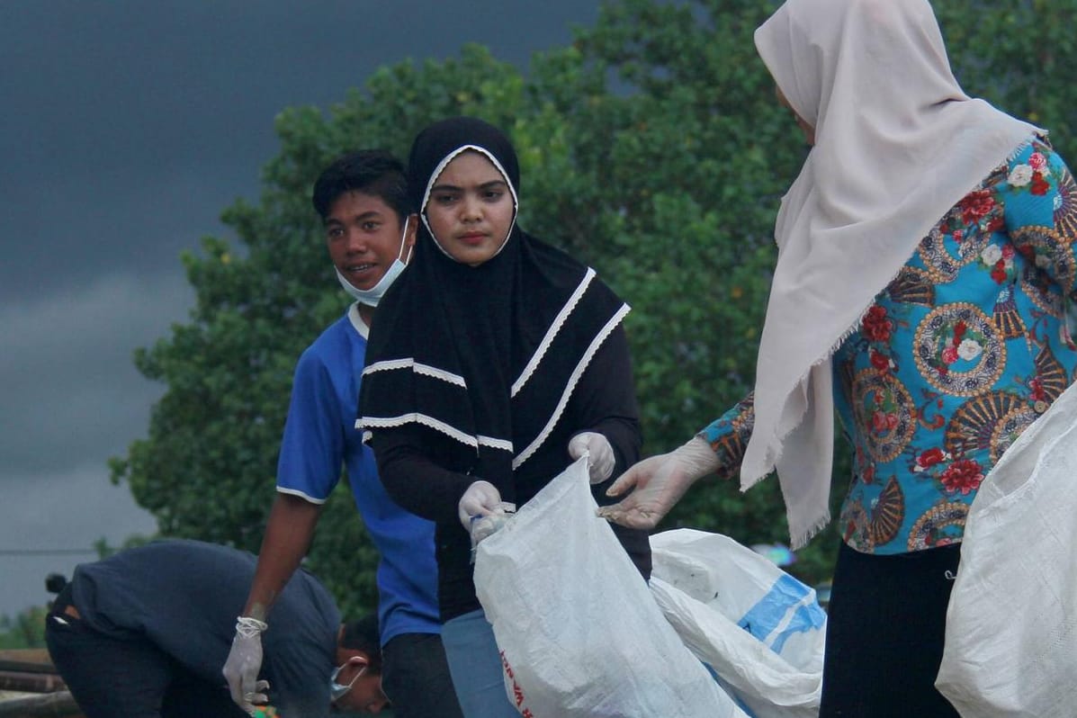 Müllsammler in Aceh, Indonesien: Die islamische Welt ist schon heute von Umweltproblemen betroffen.