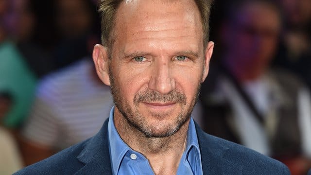 Ralph Fiennes hat russische Sprachkenntnisse.