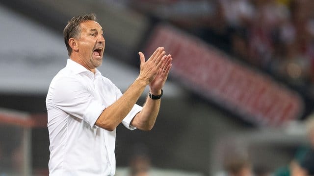 Kölns Trainer Achim Beierlorzer kündigt eine mutige Spielweise in München an. Kölns Trainer Achim Beierlorzer kündigt eine mutige Spielweise in München an.