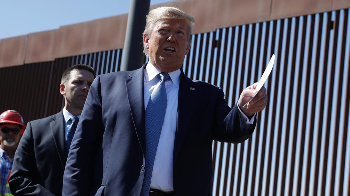 Donald Trump: Auf seiner Wahlkampftour hat er die Grenzmauer zu Mexiko besucht.