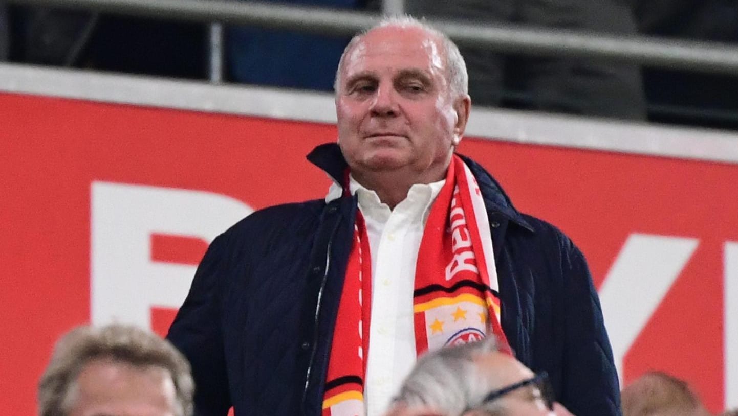 Uli Hoeneß: Bayern Münchens Präsident ist angesichts der Debatte über die Position im deutschen Tor verärgert.