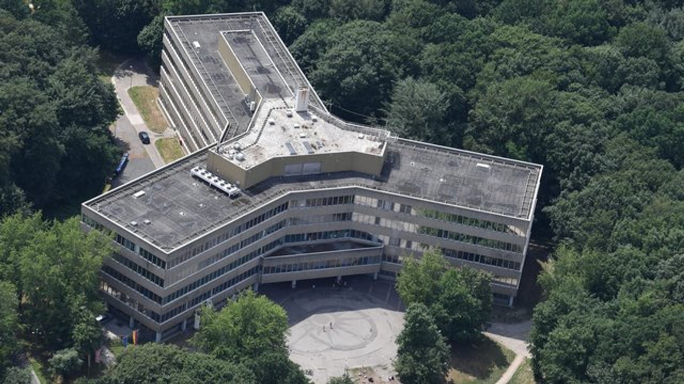 Die Luftaufnahme zeigt das Gebäude der Außenstelle des Bundesamt für Migration und Flüchtlinge (BAMF) in Bremen.