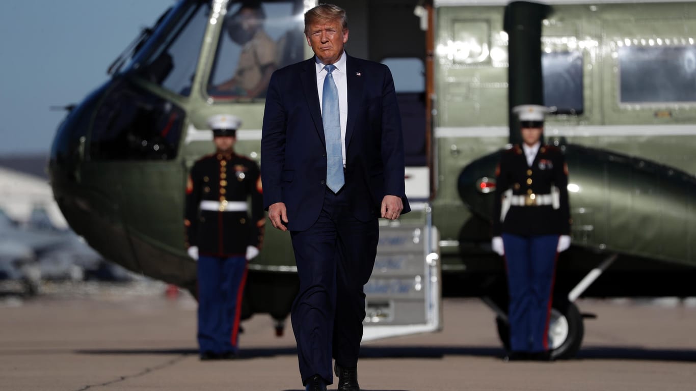Donald Trump vor Hubschrauber Marine One: Der US-Präsident hat in seiner Amtszeit bislang wenige politische Erfolge vorzuweisen.