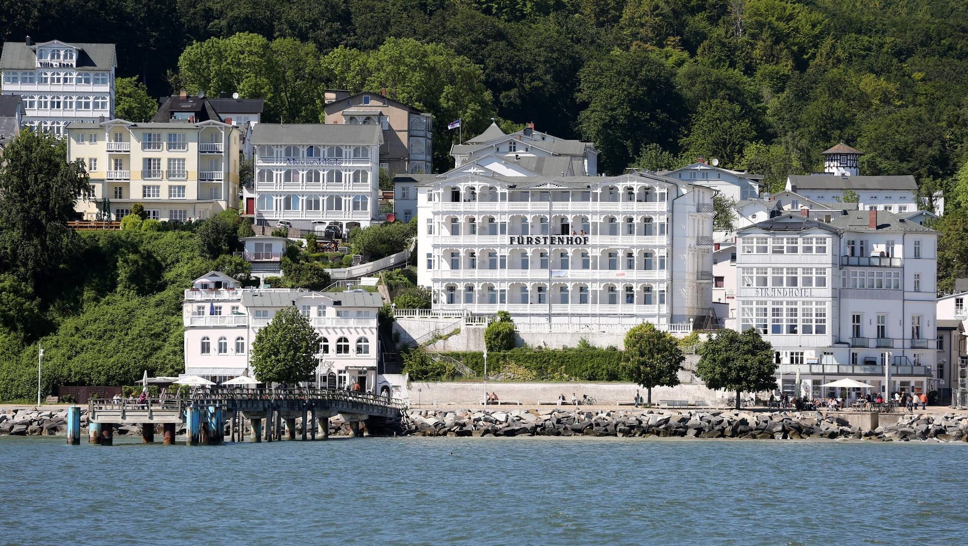 Blick auf Hotels in Sassnitz: Die SPD plant in dem Badeort an der Ostseeküste eine Zusammenarbeit mit der AfD.