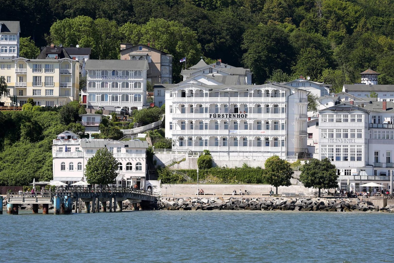 Blick auf Hotels in Sassnitz: Die SPD plant in dem Badeort an der Ostseeküste eine Zusammenarbeit mit der AfD.