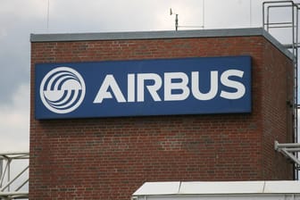Das Firmengelände von Airbus in Hamburg: Die Staatsanwaltschaft München ermittelt gegen 17 Airbus-Mitarbeiter wegen unerlaubten Besitzes von Bundeswehr-Dokumenten.
