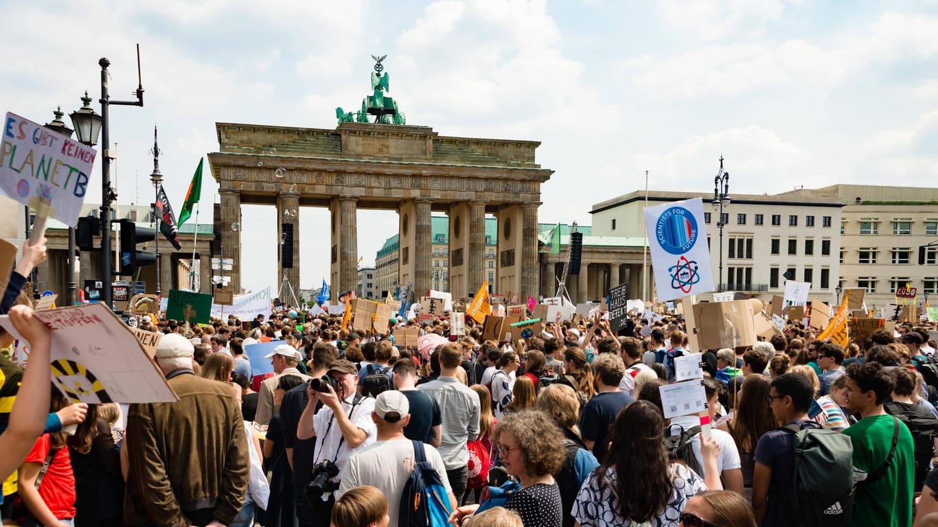 Fridays-for-Future-Demonstration am 24. Mai 2019 in Berlin: Zwei Tage vor der Europawahl kommen Tausende in der Hauptstadt zusammen, um für das Klima zu demonstrieren.