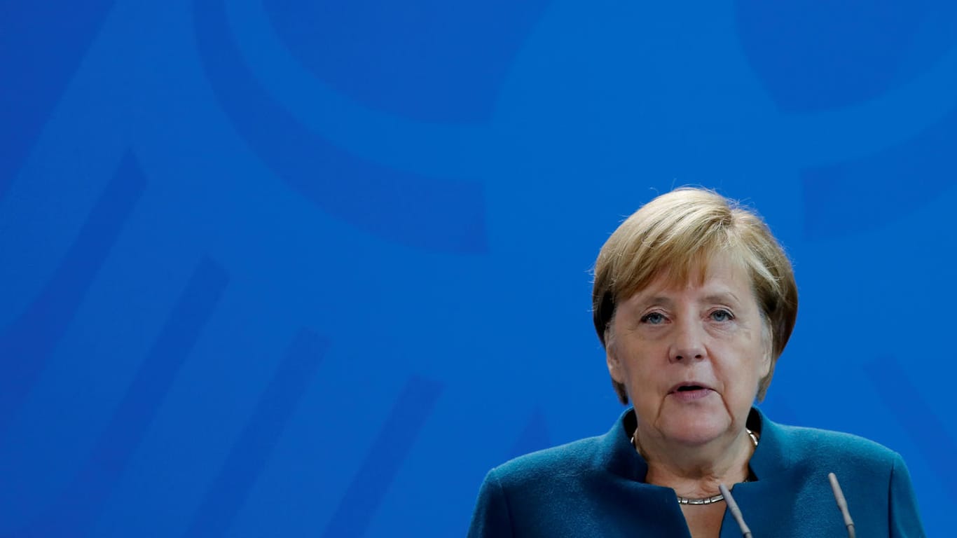 Angela Merkel während einer Rede: Im Kanzleramt sollen in der Nacht zum Freitag Klimaschutzmaßnahmen ausgehandelt werden.