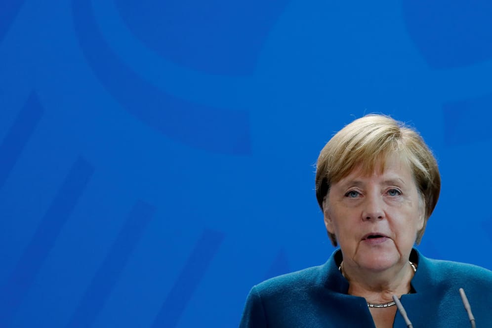 Angela Merkel während einer Rede: Im Kanzleramt sollen in der Nacht zum Freitag Klimaschutzmaßnahmen ausgehandelt werden.