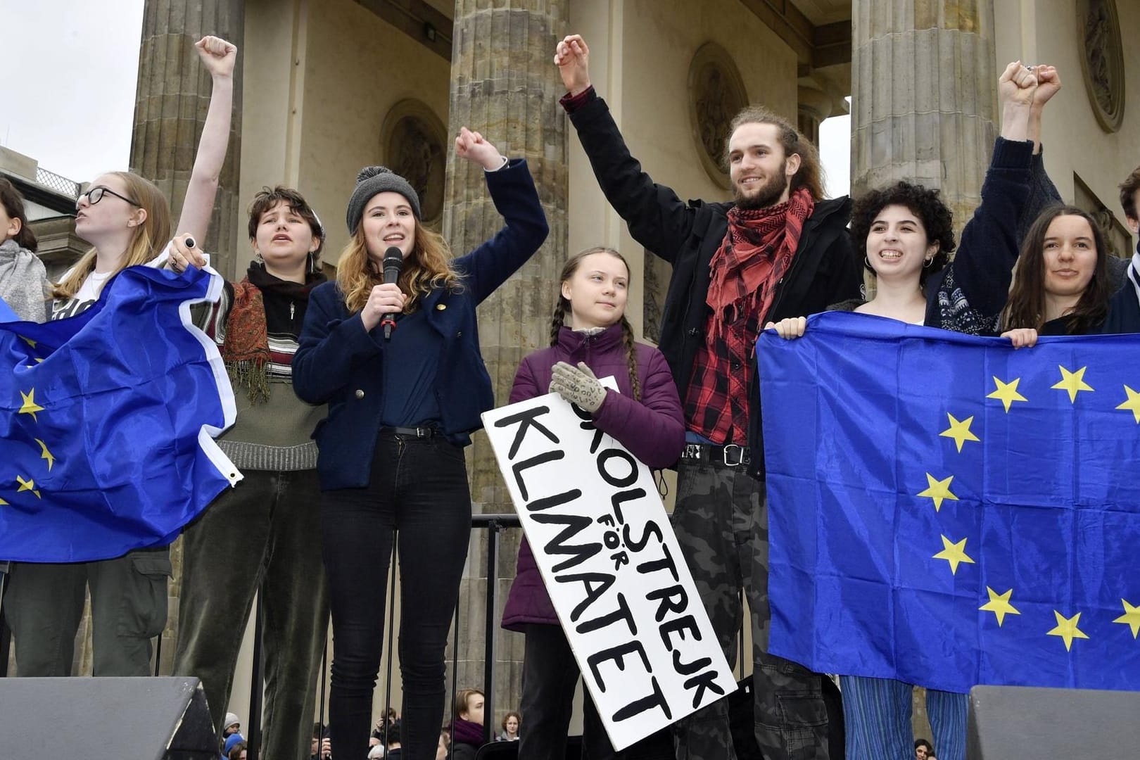 Aktivisten demonstrieren mit Greta Thunberg vor dem Brandenburger Tor: In nur einem Jahr wurde aus einem einsamen Sitzstreik eine einflussreiche Bewegung.