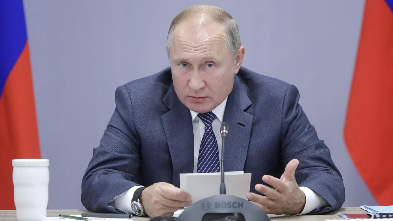 Wladimir Putin: Ein Schamane wollte den russischen Präsidenten aus dem Land treiben.