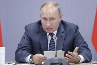 Wladimir Putin: Ein Schamane wollte den russischen Präsidenten aus dem Land treiben.