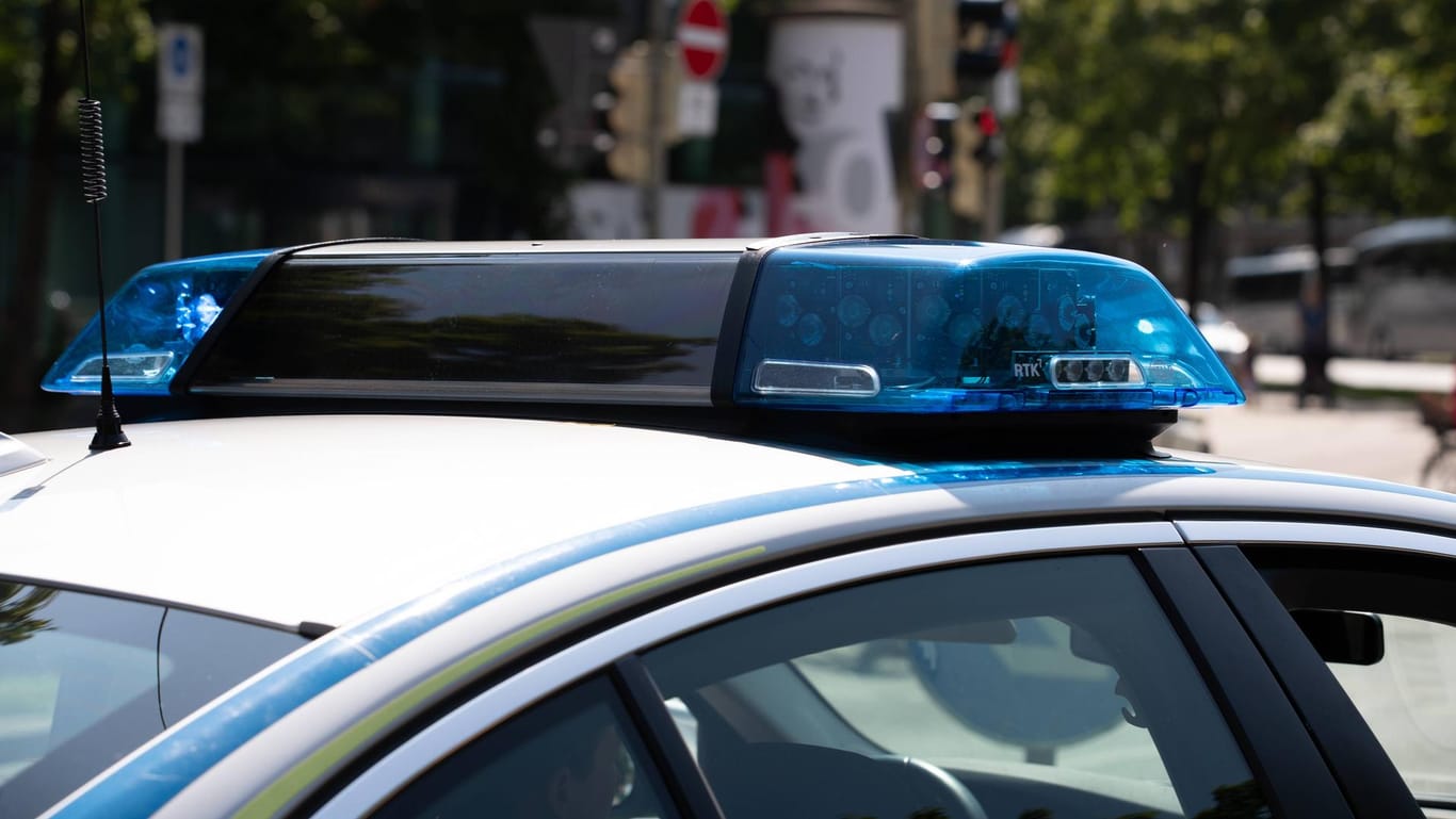 Polizei im Einsatz: In Gotha wurde eine Frau bei einem Unfall verletzt. (Symbolbild)