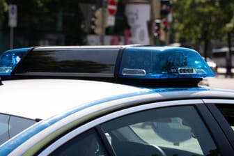 Polizei im Einsatz: In Gotha wurde eine Frau bei einem Unfall verletzt. (Symbolbild)