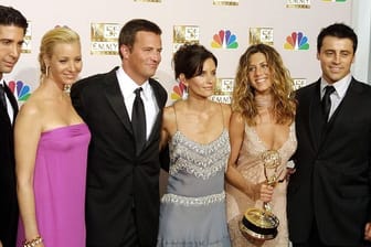 David Schwimmer (l-r), Lisa Kudrow, Mathew Perry, Courtney Cox Arquette, Jennifer Aniston und Matt LeBlanc bei der Emmys-Verleihung 2002.