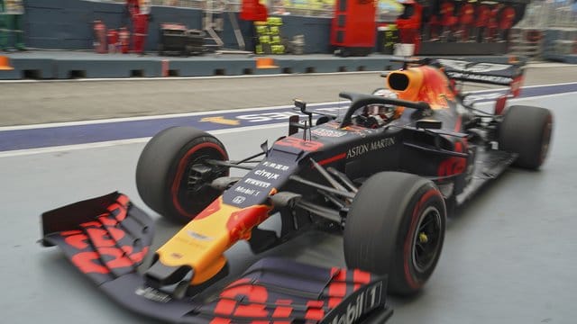 Der Niederländer Max Verstappen fuhr im ersten Training die Bestzeit. Der Niederländer Max Verstappen fuhr im ersten Training die Bestzeit.