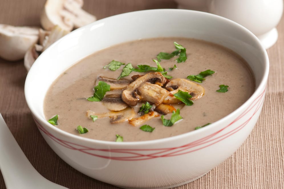 Cremige Pilzsuppe: In nur 35 Minuten ist die Suppe fertig.