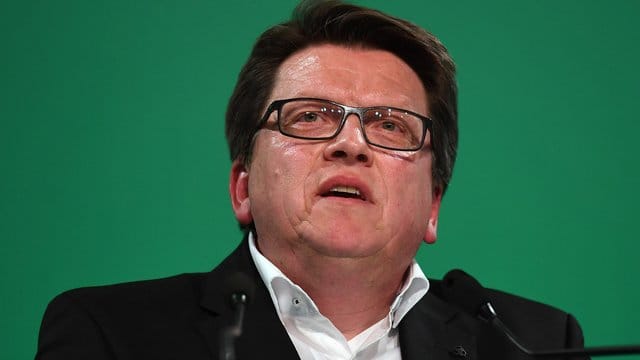 Werder-Präsident Hubertus Hess-Grunewald kritisiert Clemens Tönnies. Werder-Präsident Hubertus Hess-Grunewald kritisiert Clemens Tönnies.